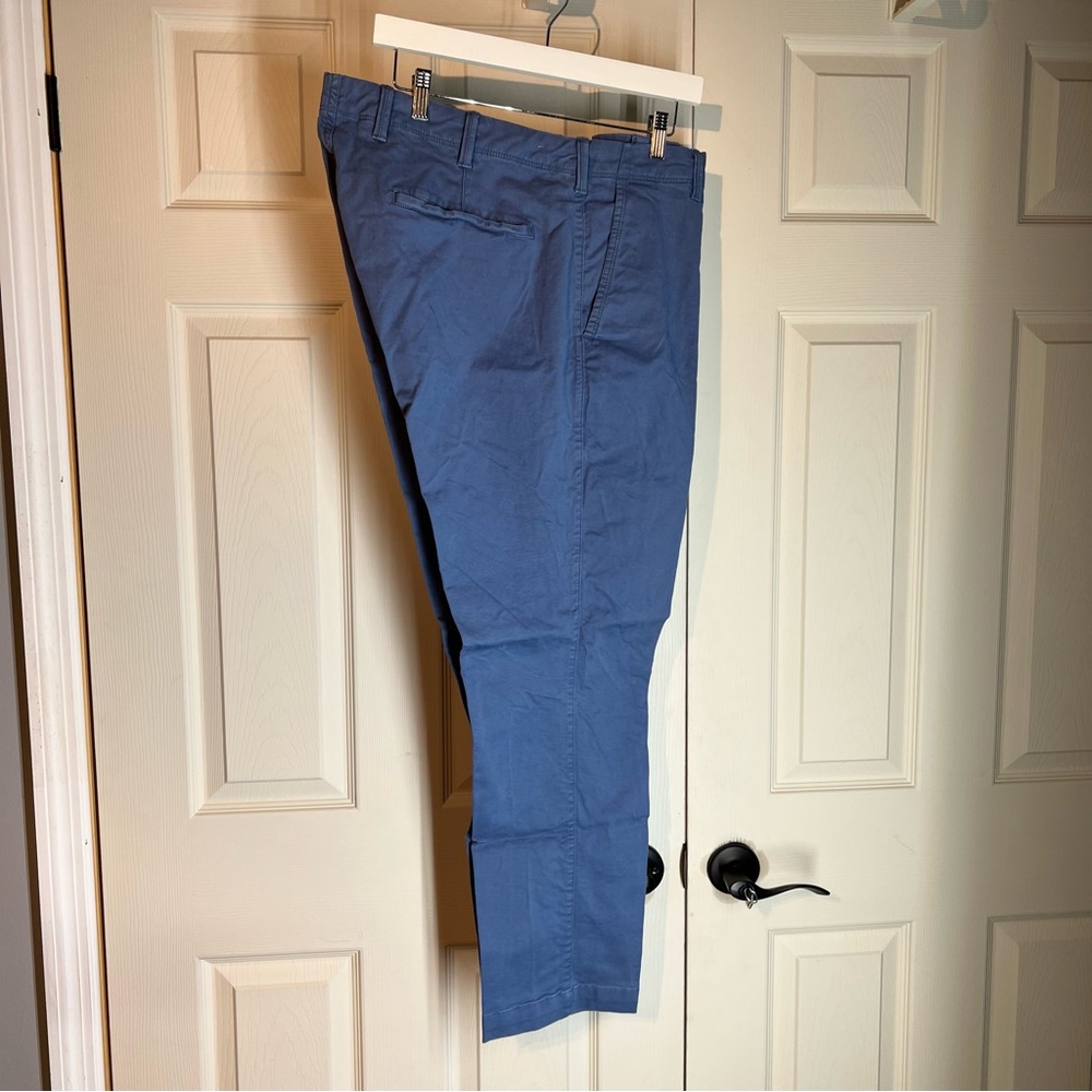 Gap khakis men’s pants size 38x30 blue